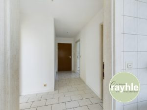 Flur/Blick vom Bad