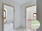 2 Zimmer-DG Mansarden Wohnung Nähe Favoritepark teilsaniert - Flur/Bad/Wozi