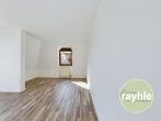 2 Zimmer-DG Mansarden Wohnung Nähe Favoritepark teilsaniert - Wohnzimmer