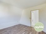 2 Zimmer-DG Mansarden Wohnung Nähe Favoritepark teilsaniert - Schlafzimmer